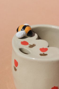 bee & tulips travel cup