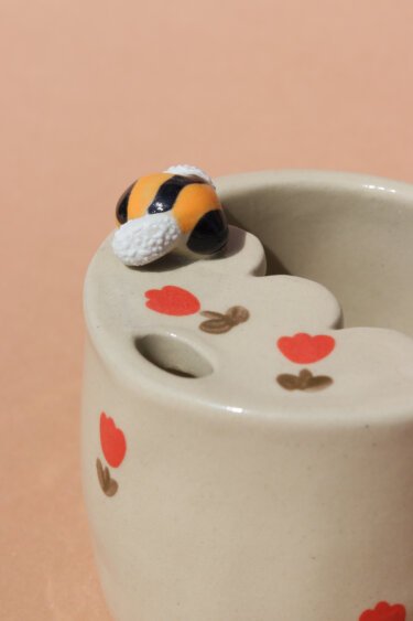 bee & tulips travel cup