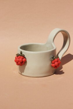 Alternative view of berry mug
