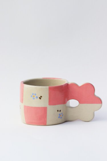 flower handle mug - pink checkers & forget-me-nots - Image 4