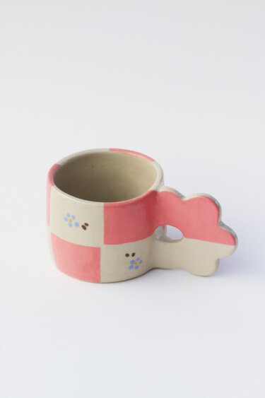 flower handle mug - pink checkers & forget-me-nots - Image 2