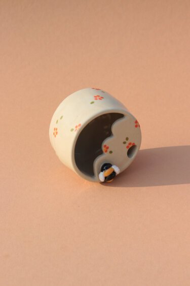 bee & marigolds travel cup - Image 3