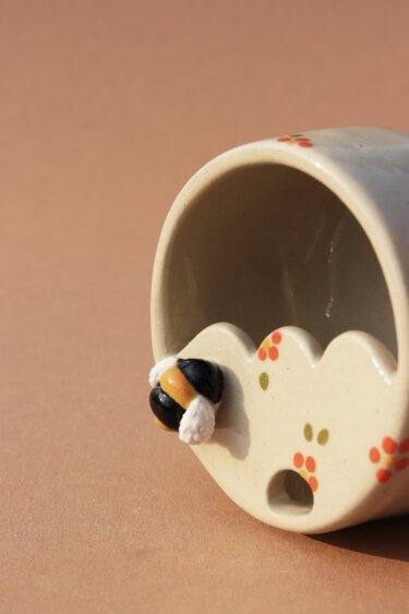 bee & marigolds travel cup - Image 2