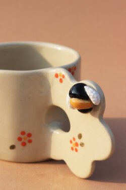 Alternative view of bee & marigolds flower handle mug