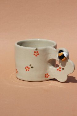 bee & marigolds flower handle mug