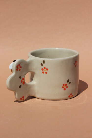 bee & marigolds flower handle mug - Image 3