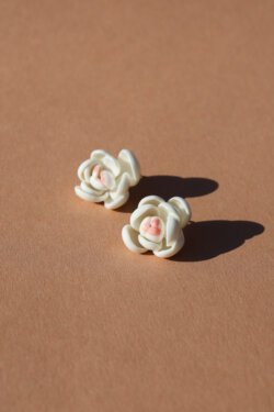 maxi white & pink ranunculus